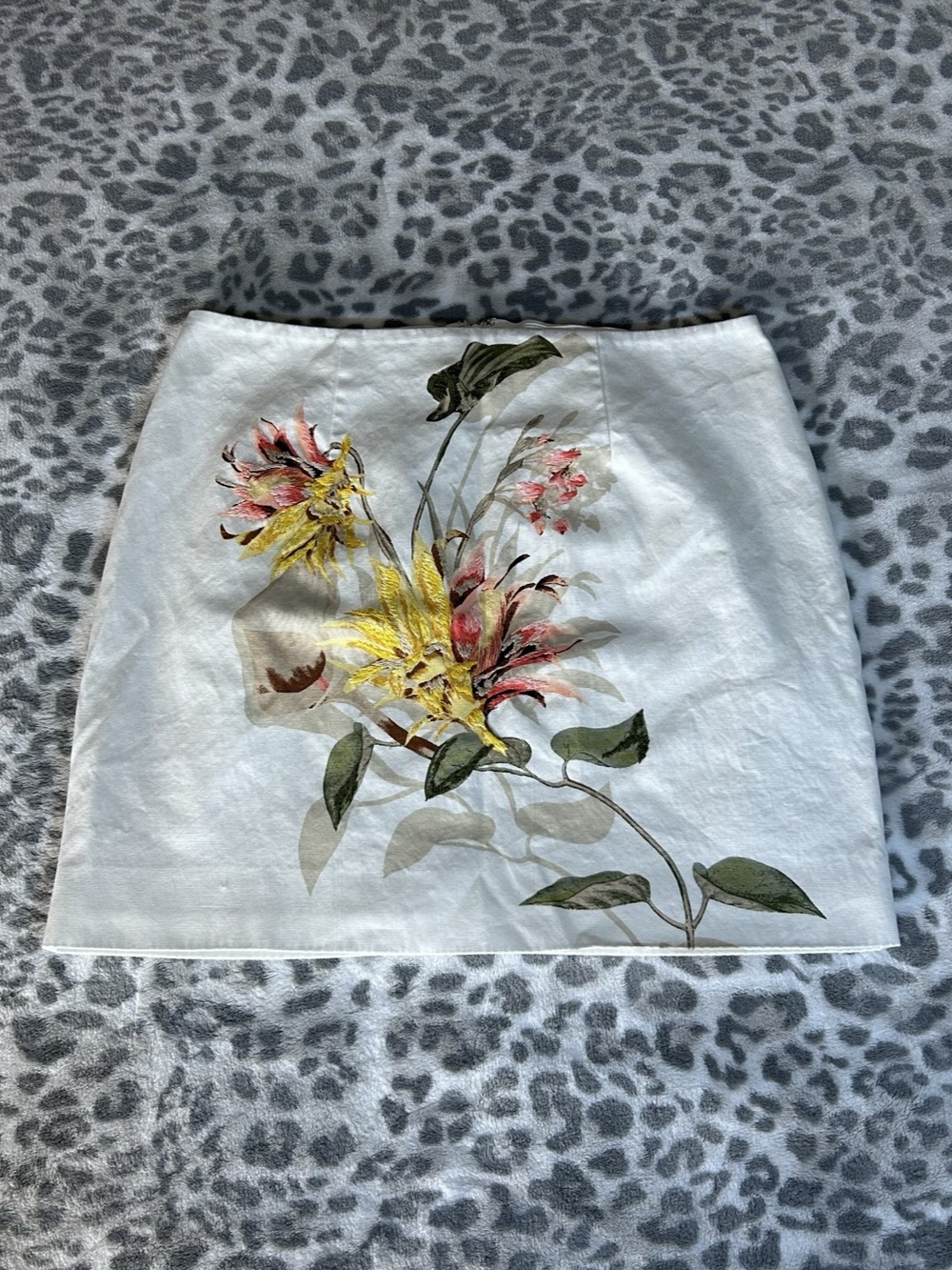 White House Black Market Floral Mini Skirt in White & Pink Size 12